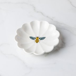 Scalloped Bee Appetizer Plate