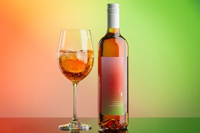 Strawberry Rhubarb Spritzy Sangria Wine