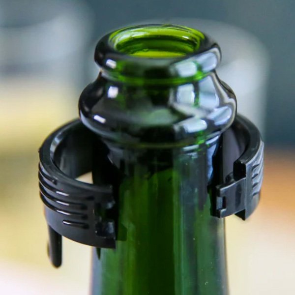CapaBubbles Champagne Stopper